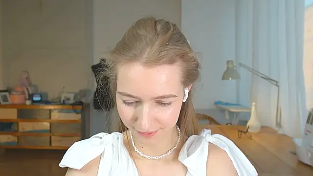 Snapshot of solar_bella chatting on January 25, 2025, 3:20 pm solar bella online show from January 25, 2025, 3:20 pm