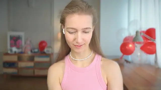 Snapshot of solar_bella chatting on February 17, 2025, 9:46 am solar bella online show from February 17, 2025, 9:46 am