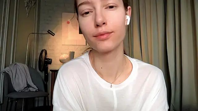 Snapshot of solar_bella chatting on February 16, 2026, 6:31 am solar bella online show from February 16, 2026, 6:31 am