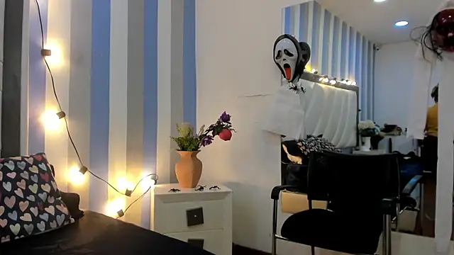 MeryLands online show from October 14, 2025, 11:44 am