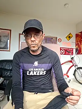 mileflav0r online show from May 6, 2026, 7:35 am