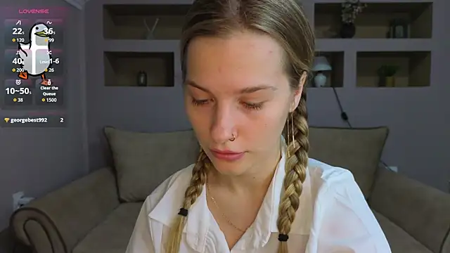 LinaCristonsen online show from November 12, 2025, 3:23 pm