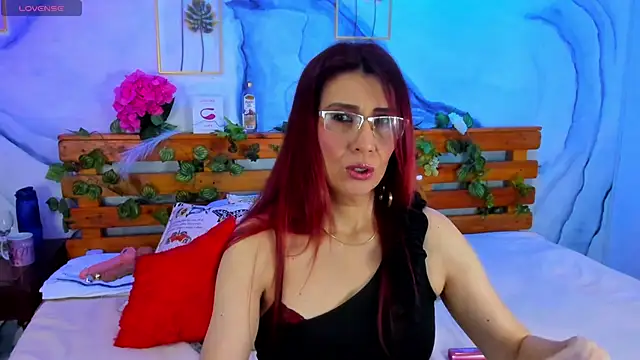 Snapshot of Perla_Franco chatting on February 4, 2025, 5:21 am Perla Franco online show from February 4, 2025, 5:21 am