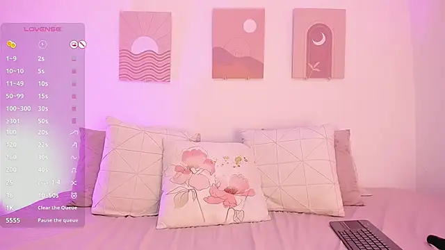 Snapshot of Mia_Heartt chatting on February 17, 2025, 9:52 pm Mia Heartt online show from February 17, 2025, 9:52 pm