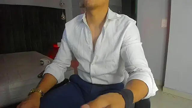 Lucii fer  online show from November 5, 2025, 11:43 am