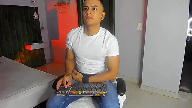 Lucii fer  online show from November 12, 2025, 11:43 am