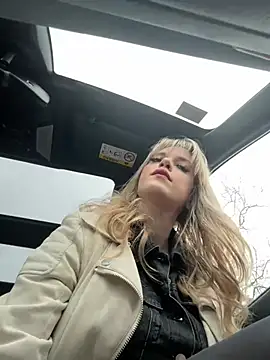 LustfulLuna  online show from April 1, 2026, 10:05 am