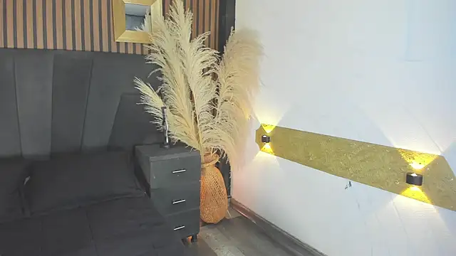 NaxaAndLexi  online show from April 12, 2026, 1:49 pm