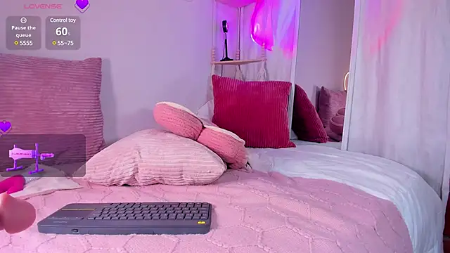 Snapshot of karlahush chatting on December 6, 2024, 11:57 pm karlahush online show from December 6, 2024, 11:57 pm