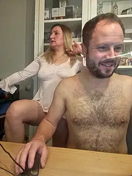 Snapshot of CoupleKitty chatting on November 9, 2025, 9:35 pm CoupleKitty online show from November 9, 2025, 9:35 pm