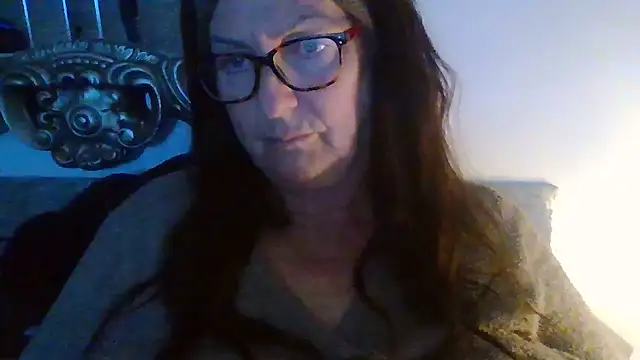 Snapshot of Tillieuk chatting on June 3, 2026, 8:14 pm Tillieuk online show from June 3, 2026, 8:14 pm