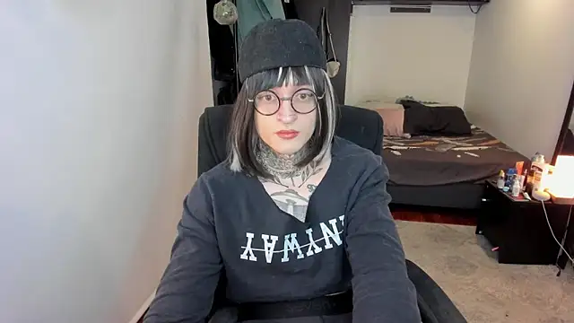 ShiiraVelkor online show from December 23, 2025, 9:40 am