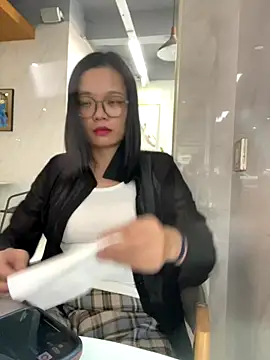 Snapshot of Bella0815 chatting on November 17, 2025, 6:52 am Bella0815 online show from November 17, 2025, 6:52 am