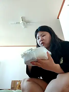 hello098712 online show from March 14, 2025, 4:32 am