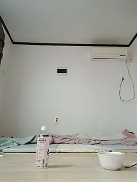 hello098712 online show from October 6, 2025, 8:12 am