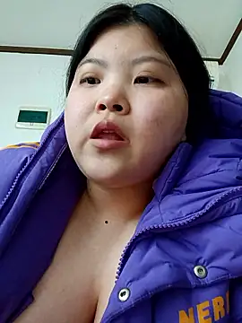 hello098712 online show from November 27, 2025, 1:35 pm