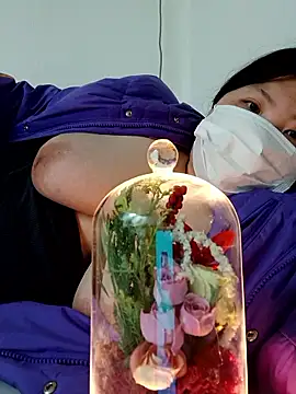 hello098712 online show from November 28, 2025, 9:12 am