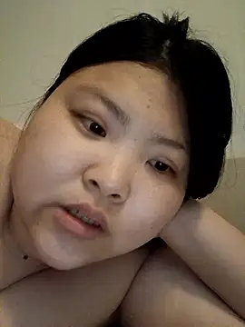 hello098712 online show from May 4, 2026, 9:44 pm