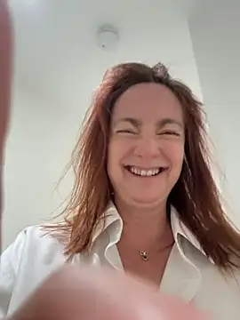 LouiseTswing online show from June 8, 2026, 2:06 pm