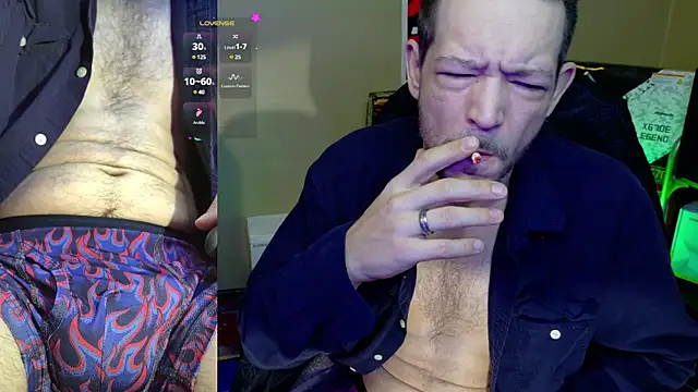 Snapshot of MasterForgedRayy chatting on December 7, 2024, 11:56 pm MasterForgedRayy online show from December 7, 2024, 11:56 pm