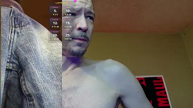 Snapshot of MasterForgedRayy chatting on January 21, 2025, 8:30 am MasterForgedRayy online show from January 21, 2025, 8:30 am