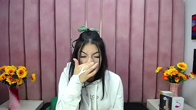 Snapshot of Poly_Sasha_ chatting on March 18, 2025, 6:25 am Poly Sasha online show from March 18, 2025, 6:25 am