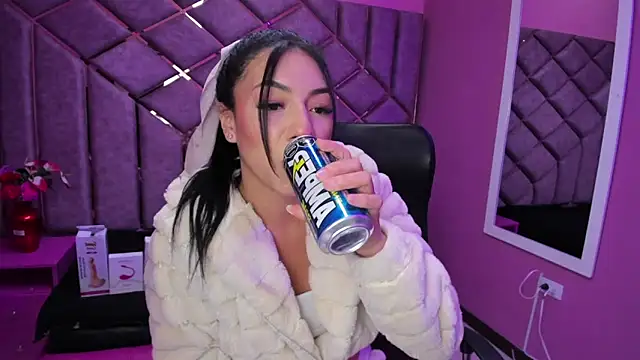 Snapshot of Poly_Sasha_ chatting on October 3, 2025, 3:47 am Poly Sasha online show from October 3, 2025, 3:47 am