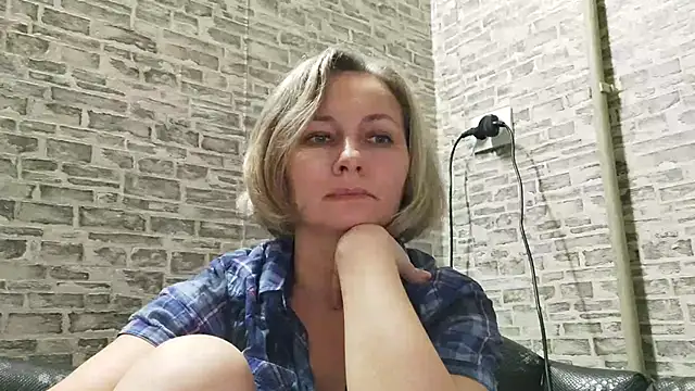 Snapshot of EdithManning chatting on December 20, 2024, 5:29 pm EdithManning online show from December 20, 2024, 5:29 pm