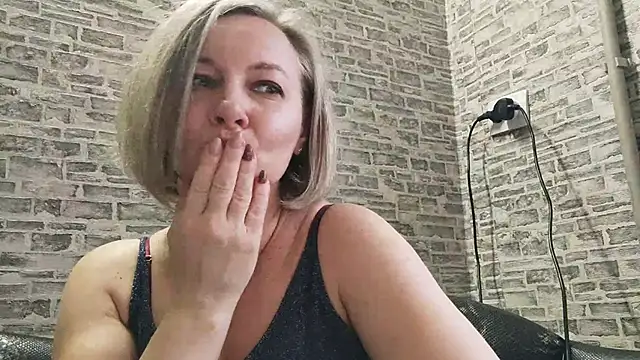 Snapshot of EdithManning chatting on January 5, 2025, 12:21 pm EdithManning online show from January 5, 2025, 12:21 pm