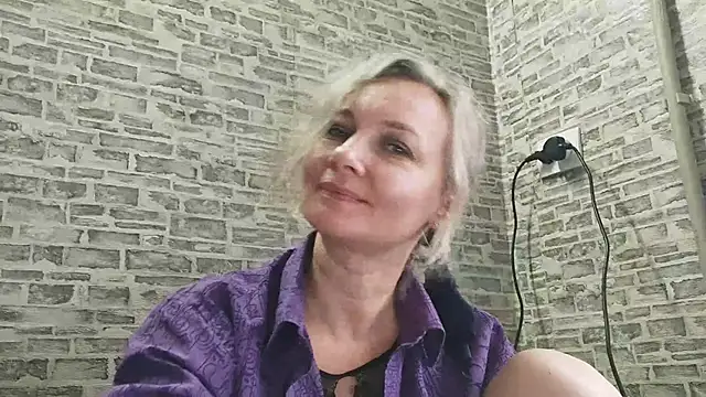 Snapshot of EdithManning chatting on February 2, 2025, 10:13 am EdithManning online show from February 2, 2025, 10:13 am