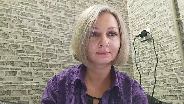 Snapshot of EdithManning chatting on February 3, 2025, 6:34 am EdithManning online show from February 3, 2025, 6:34 am
