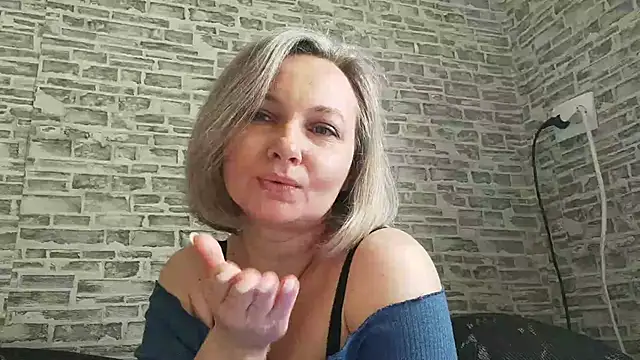 Snapshot of EdithManning chatting on March 10, 2025, 6:05 am EdithManning online show from March 10, 2025, 6:05 am