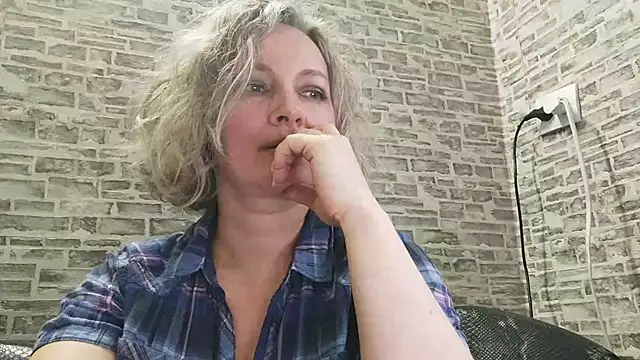 Snapshot of EdithManning chatting on March 22, 2025, 2:47 pm EdithManning online show from March 22, 2025, 2:47 pm