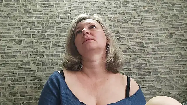 Snapshot of EdithManning chatting on September 19, 2025, 5:20 am EdithManning online show from September 19, 2025, 5:20 am
