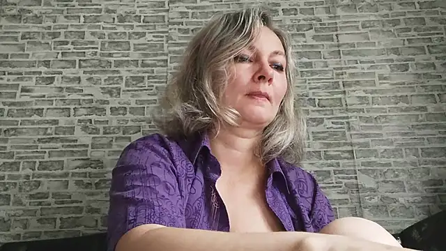 Snapshot of EdithManning chatting on September 30, 2025, 5:01 am EdithManning online show from September 30, 2025, 5:01 am