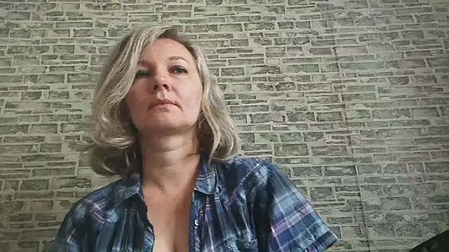 Snapshot of EdithManning chatting on October 17, 2025, 5:43 am EdithManning online show from October 17, 2025, 5:43 am