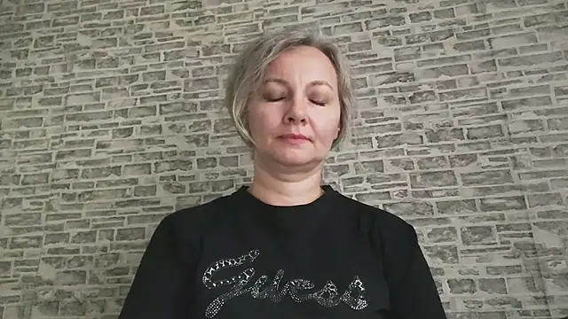 Snapshot of EdithManning chatting on October 31, 2025, 7:09 am EdithManning online show from October 31, 2025, 7:09 am