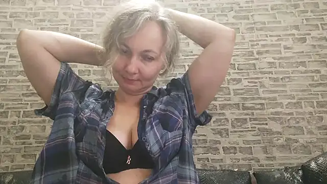 Snapshot of EdithManning chatting on November 12, 2025, 7:42 am EdithManning online show from November 12, 2025, 7:42 am