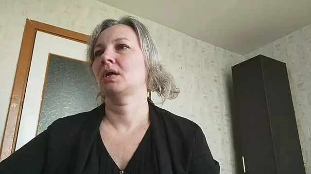 EdithManning online show from May 16, 2026, 5:48 am