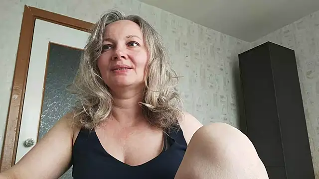 EdithManning online show from June 6, 2026, 5:12 am