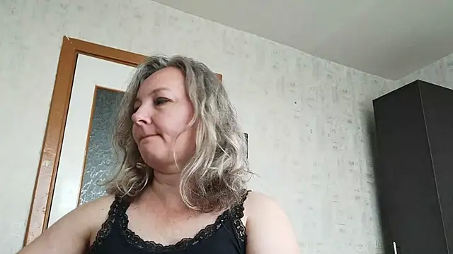 EdithManning online show from July 20, 2026, 5:55 am
