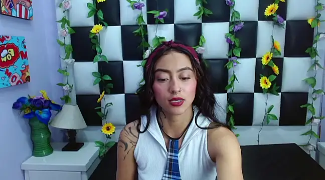 Miaa Thopmson online show from March 14, 2025, 3:58 pm