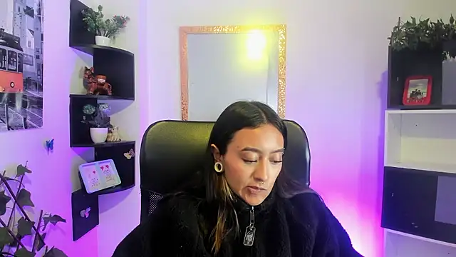 Miaa Thopmson online show from January 10, 2026, 1:07 am