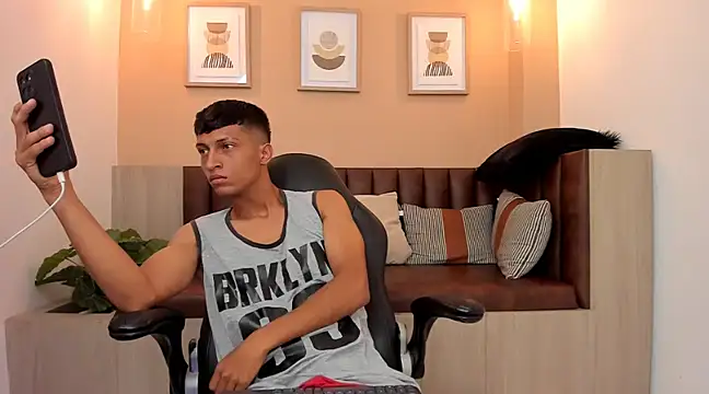 wolf james123 online show from February 5, 2025, 2:05 pm