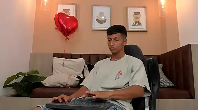 wolf james123 online show from February 8, 2025, 7:27 pm