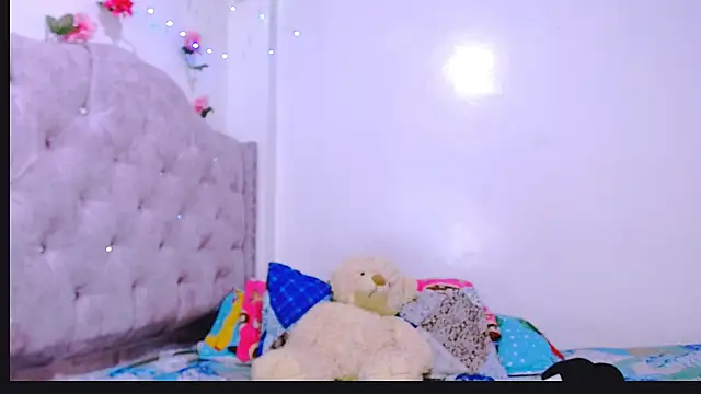 Snapshot of Devora77_7 chatting on December 15, 2024, 8:15 pm Devora77 7 online show from December 15, 2024, 8:15 pm