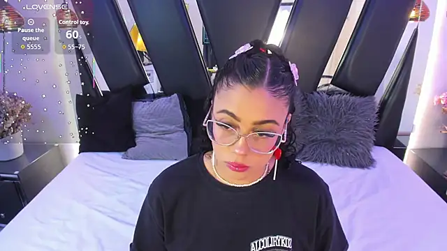 antonelllepiercee online show from November 29, 2025, 11:13 am