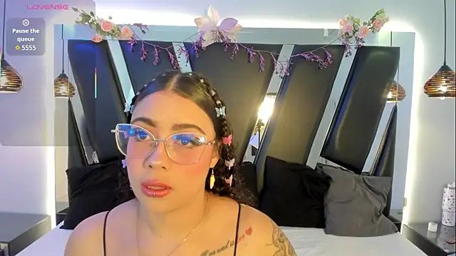 antonelllepiercee online show from March 31, 2026, 11:32 am