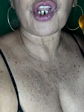 Snapshot of Kasandra_Ho chatting on November 11, 2025, 7:14 pm Kasandra Ho online show from November 11, 2025, 7:14 pm