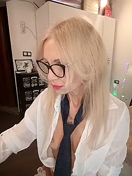 Mila Lovi online show from February 13, 2026, 10:44 am